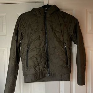 Girls North Face Winter Jacket - Olive Green Girls Size L.